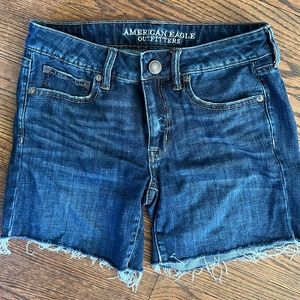 Sz 2 American Eagle Boy MIDI jean shorts